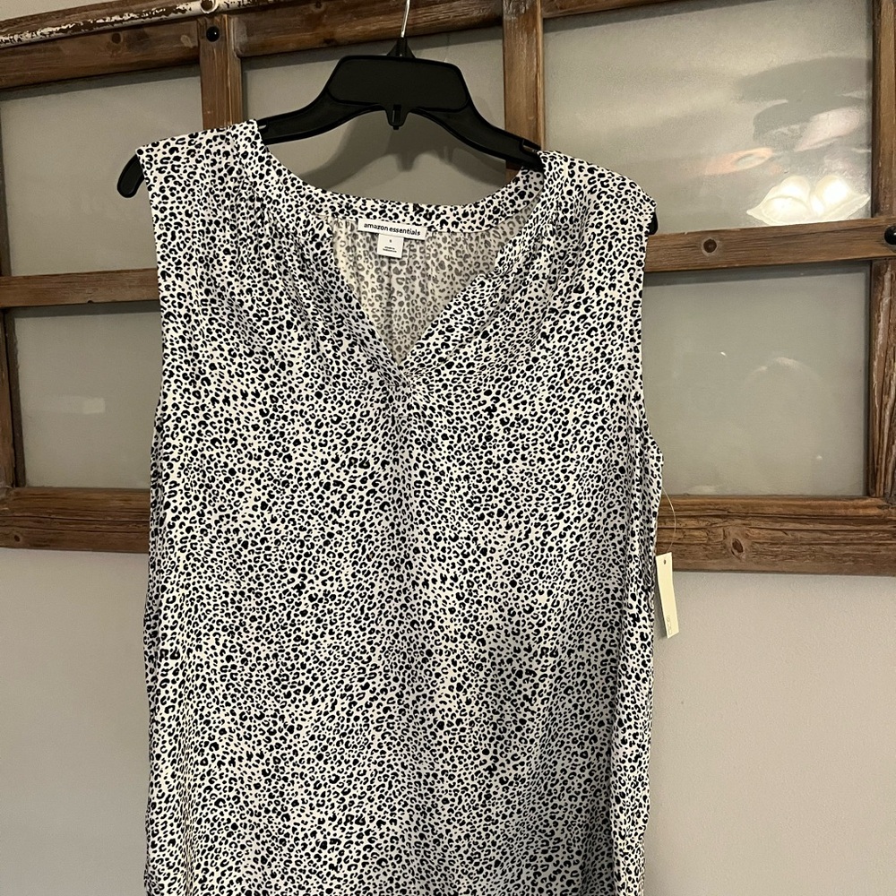 Amazon Essentials Black and White Sleeveless Blouse